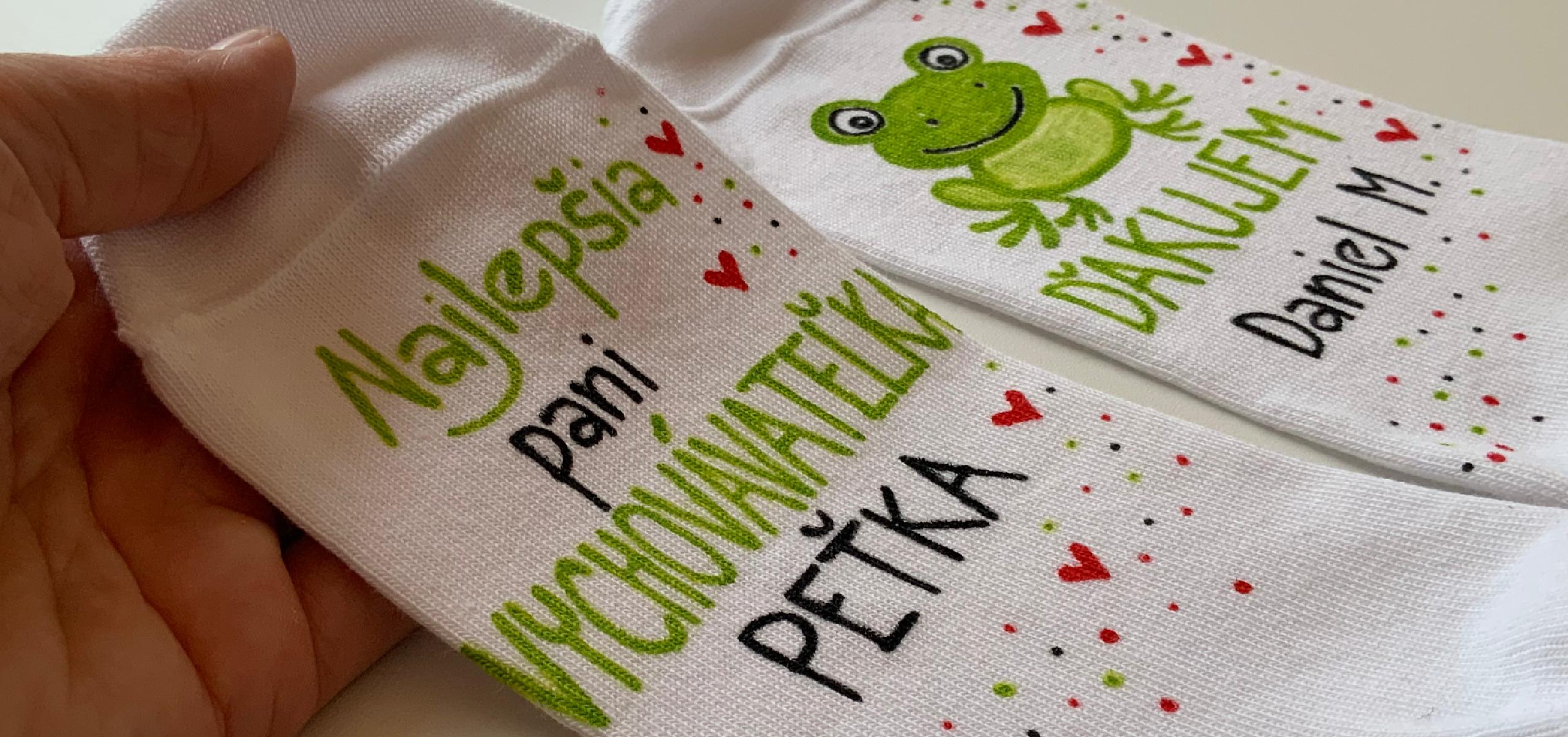 https://www.mon-art.sk/product/malovane-ponozky-pre-naj-pani-vychovavatelku-so-zabkou
