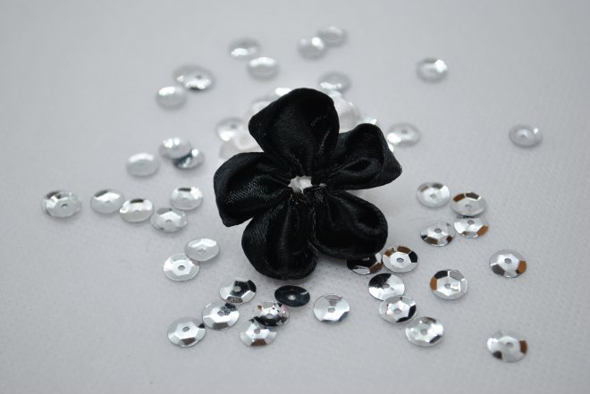 ručne šitý kvietok