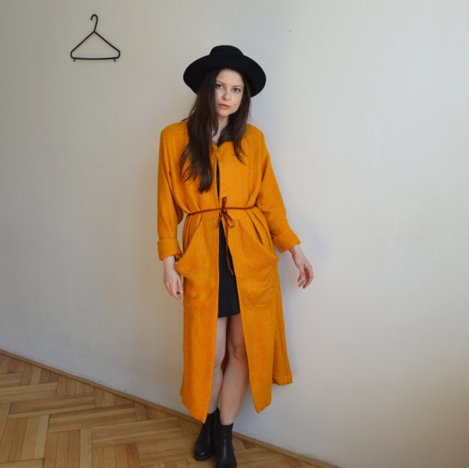 Výrazne oranžový upcyklovaný kabát