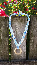 Náhrdelníky - Látkovo-drevený dojčenský náhrdelník "Modrá obloha"" - 6912302_