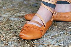 Ponožky, pančuchy, obuv - Krpce zošité na kraji, podlepené - 6994610_