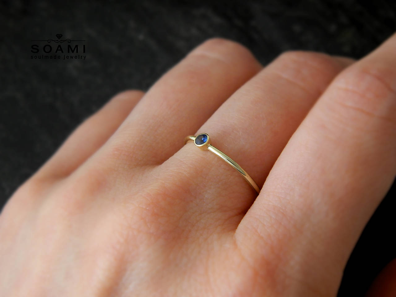 14k zlatý prsteň s prírodným modrým zafírom