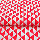Textil - červené trojuholníky, 100 % bavlna, šírka 160 cm, cena za 0,5 m - 7035048_