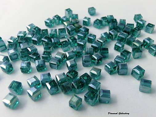 Korálka kocka 4 mm - Emerald