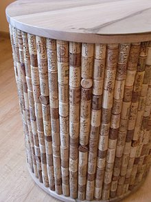 Nábytok - Korkový stolík ("Orech" (Wine cork table "Walnut")) - 7041930_