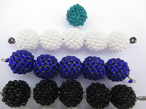 Materiál ručne robený - obšívané guličky - 7050869_