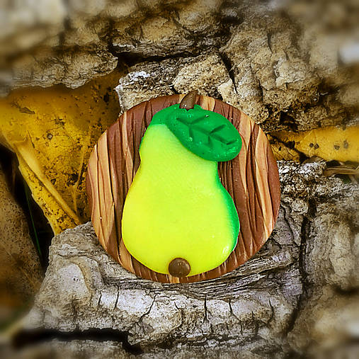 Brošne - FIMO drevené brošne ovocné (hruška) - 7104837_