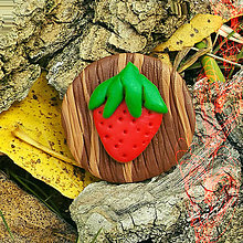 Brošne - FIMO drevené brošne ovocné (jahoda) - 7103519_