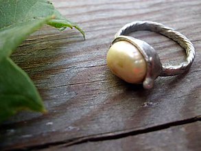 Prstene - cínovaný prsteň s riečnou perlou - 7106835_