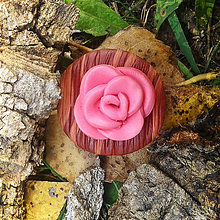 Brošne - FIMO drevené brošne - prírodné motívy (ruža NA ZÁKAZKU) - 7107625_