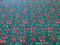 Textil - Krojová látka - kvietky malé na tmavo zelenom podklade - cena za 10 cm - 7119723_