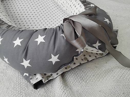 Hniezdo pre bábätko - sivé s hviezdičkami
