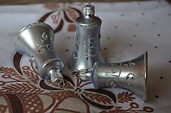 Dekorácie - Bledomodré zvončeky s ornamentom - 7128850_