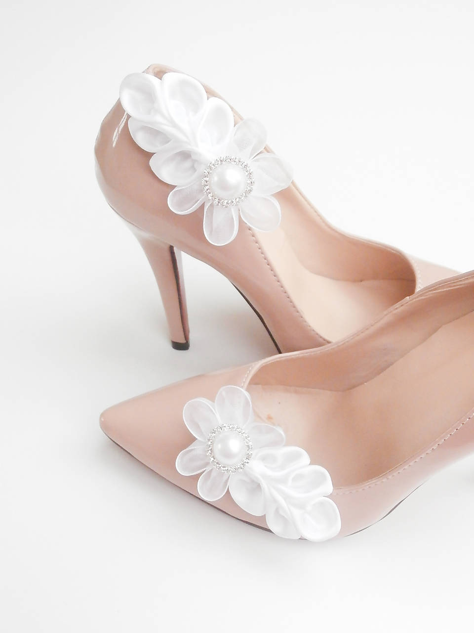 Biela svadba so štrasom a perleťou - klipy na topánky