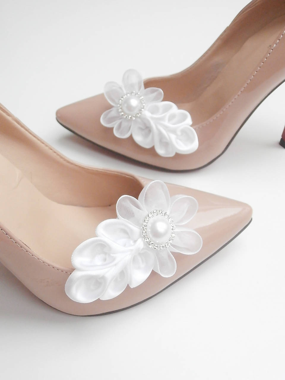 Biela svadba so štrasom a perleťou - klipy na topánky