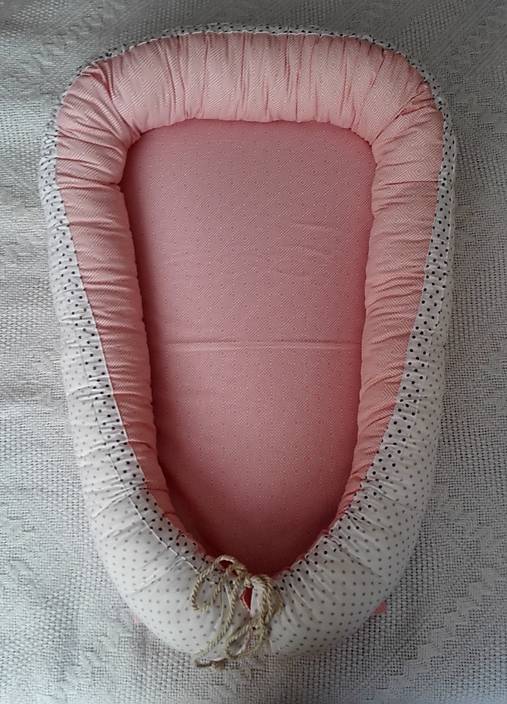 Hniezdo pre bábätko - ružovo biele s bodkami