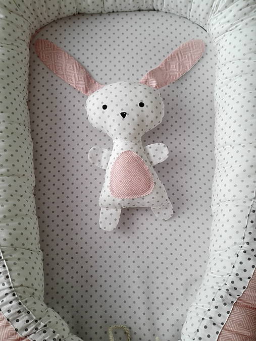 Hniezdo pre bábätko - ružovo biele s bodkami