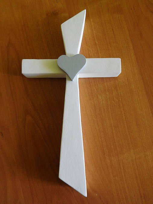  - svadobný drevený kríž so srdiečkom / krížik  - 7142547_