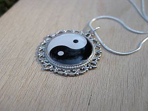Náhrdelníky - Jin-jang náhrdelník (Ozdobný jin-jang náhrdelník č.555) - 7144300_