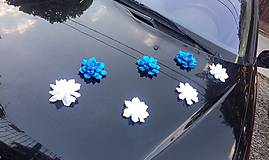 dekorácia svadobného auta kvety