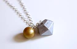 Náhrdelníky - Betónový diamant strieborný so zlatou polgulou - 7182933_