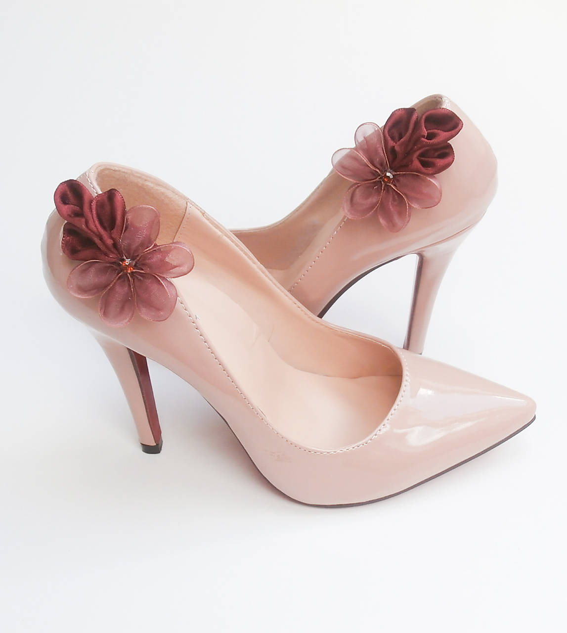 Bordovo vínové kvetinkové klipy na topánky