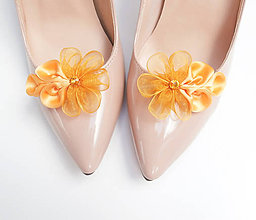 Ponožky, pančuchy, obuv - Tmavožlté medové kvetinkové klipy na topánky - 7197892_
