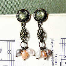 Náušnice - Labradorite & Freshwater Color Pearls in Bronze / Náušnice s labradoritom a perlami v bronzovom prevedení /N0023 - 7209892_