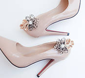 Ponožky, pančuchy, obuv - Elegantná "šelmička" - klipy na topánky béžové so štrasovým kamienkom a zvieracím leopardím vzorom - 7211434_