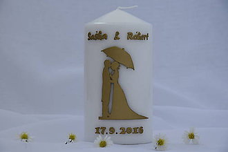 Svietidlá - svadobná sviečka so zlatým zdobením, menami a dátumom svadby - 7217434_