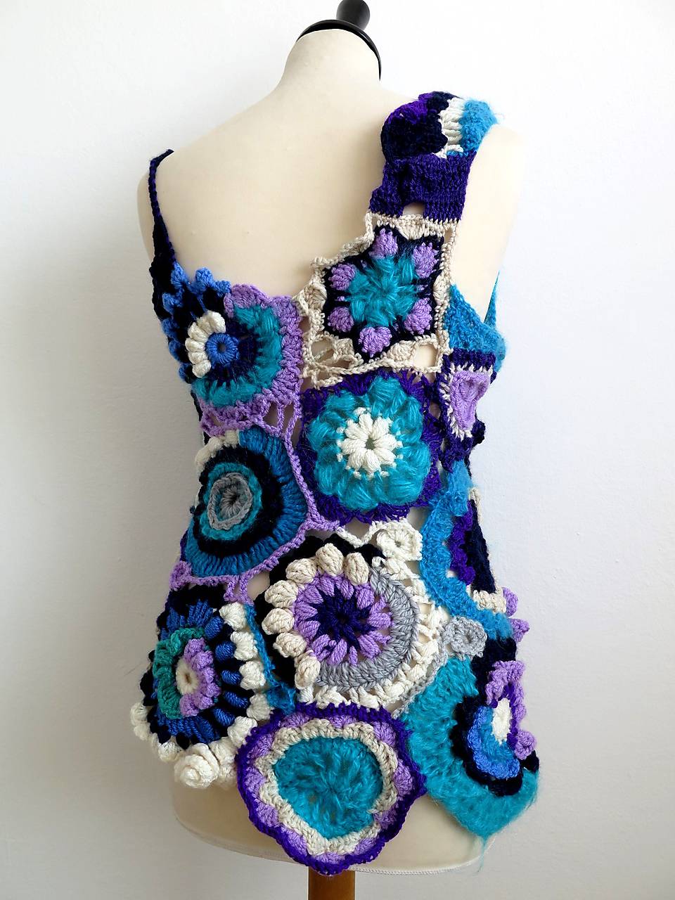 freeform crocheting - vesta 