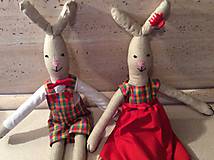 Dekorácie - párik zajac a zajačica (tmavomodro-červeno-biely) - 7235756_
