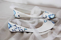 Ponožky, pančuchy, obuv - jemné svadobné balerínky s modrým srdcom - 7239170_