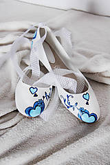 Ponožky, pančuchy, obuv - jemné svadobné balerínky s modrým srdcom - 7239173_