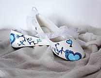 Ponožky, pančuchy, obuv - jemné svadobné balerínky s modrým srdcom - 7239175_