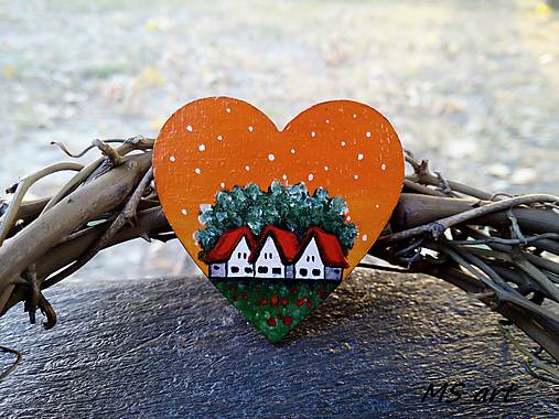  - Drevená brošňa - domčeky v srdci oranžová - 7242940_