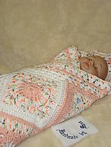 Háčkovaná detská deka marhuľovobiela