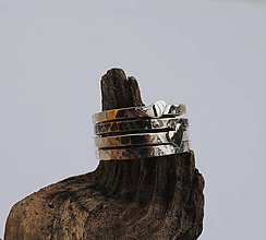 Prstene - prstienky tepané ..kúsok lásky, kúsok voľnosti... (tepaný lesklý so srdiečkom) - 7264100_