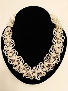 Náhrdelníky - Svadobný,čipkovaný,perličkový náhrdelník - 7262588_