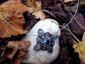 Náhrdelníky - cínovaný náhrdelník - Swarovskeho kameň + Labradorit - 7298329_