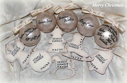 Vianočné ozdoby s odkazmi, menami :)