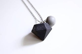 Náhrdelníky - Betónový diamant black s polgulou - 7329620_