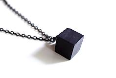 Náhrdelníky - Betónová kocka black - 7332727_