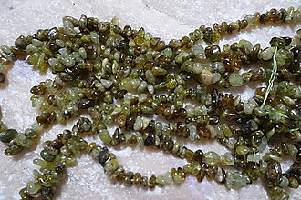 Minerály - Granát zelený zlomky - 7356321_