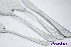 Príbory, varešky, pomôcky - Príbor s gravírovaním - Srdiečka - sada 4ks - 7381791_