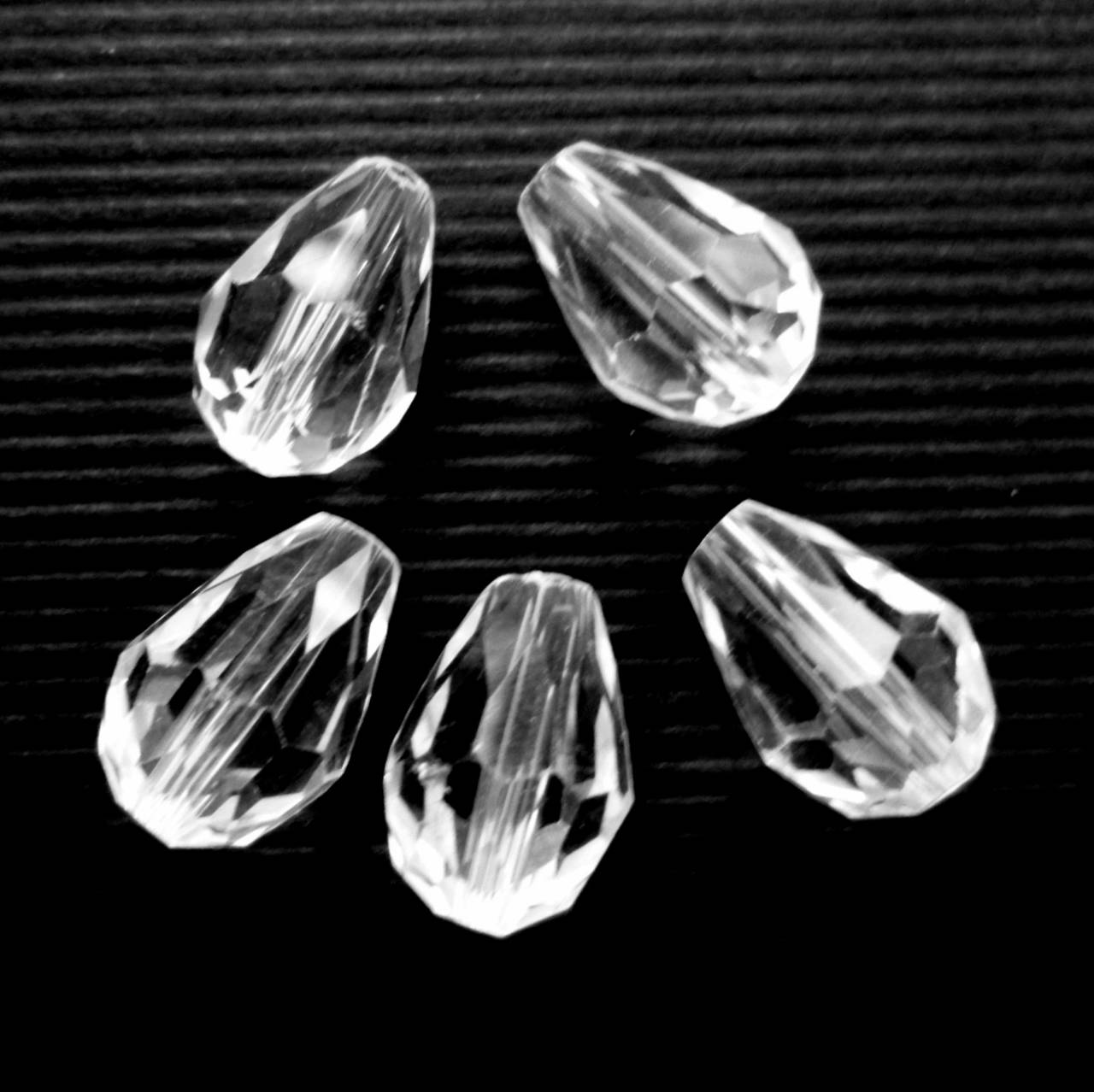 Sklenená brúsená kvapka 12x8mm-1ks (krystal)
