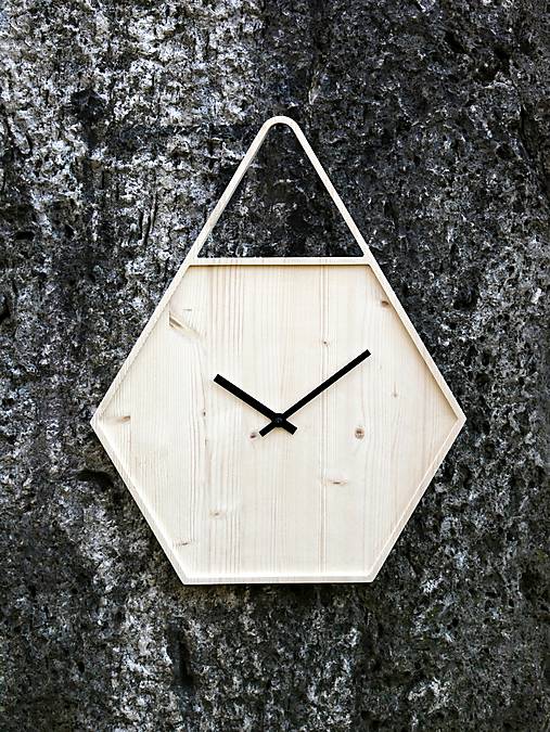 Marc Hexagon Clock - šestuholníkové visiace hodiny