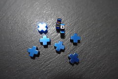 Minerály - Krížik z hematitu modrého 10x10 - 7412757_