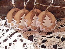 Dekorácie - Vianočné drievka - zasnežené stromčeky - 7464064_