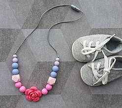Náhrdelníky - Silikónový dojčenský náhrdelník "Barbie s kvetinkou" - 7473859_
